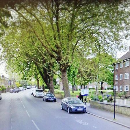 Home From Home, Great Community!! London Exterior photo