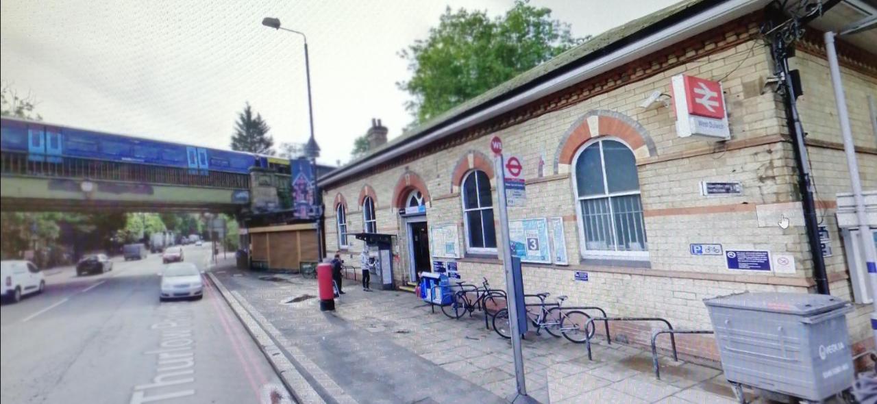 Home From Home, Great Community!! London Exterior photo