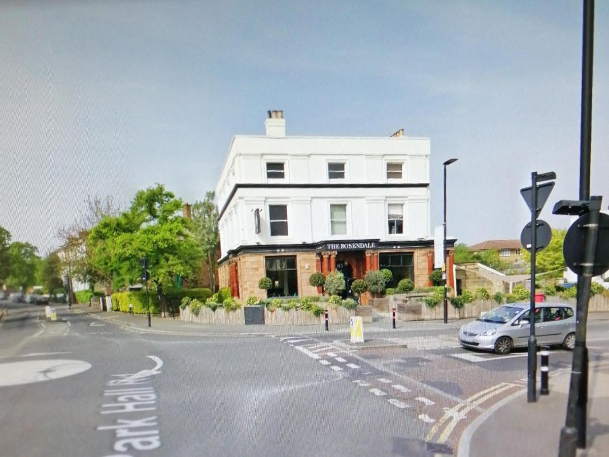 Home From Home, Great Community!! London Exterior photo