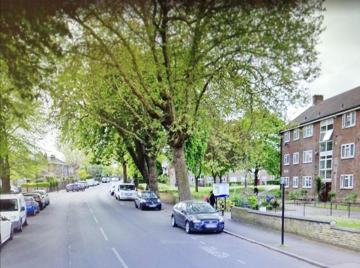 Home From Home, Great Community!! London Exterior photo